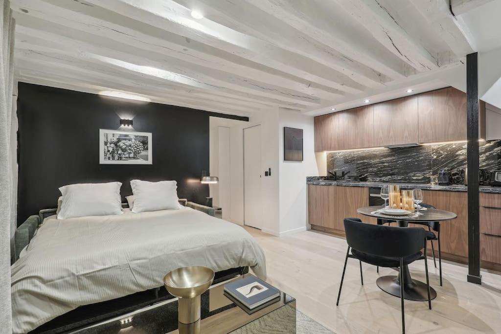 Apartment Duplex Quartier Du Louvre Paris